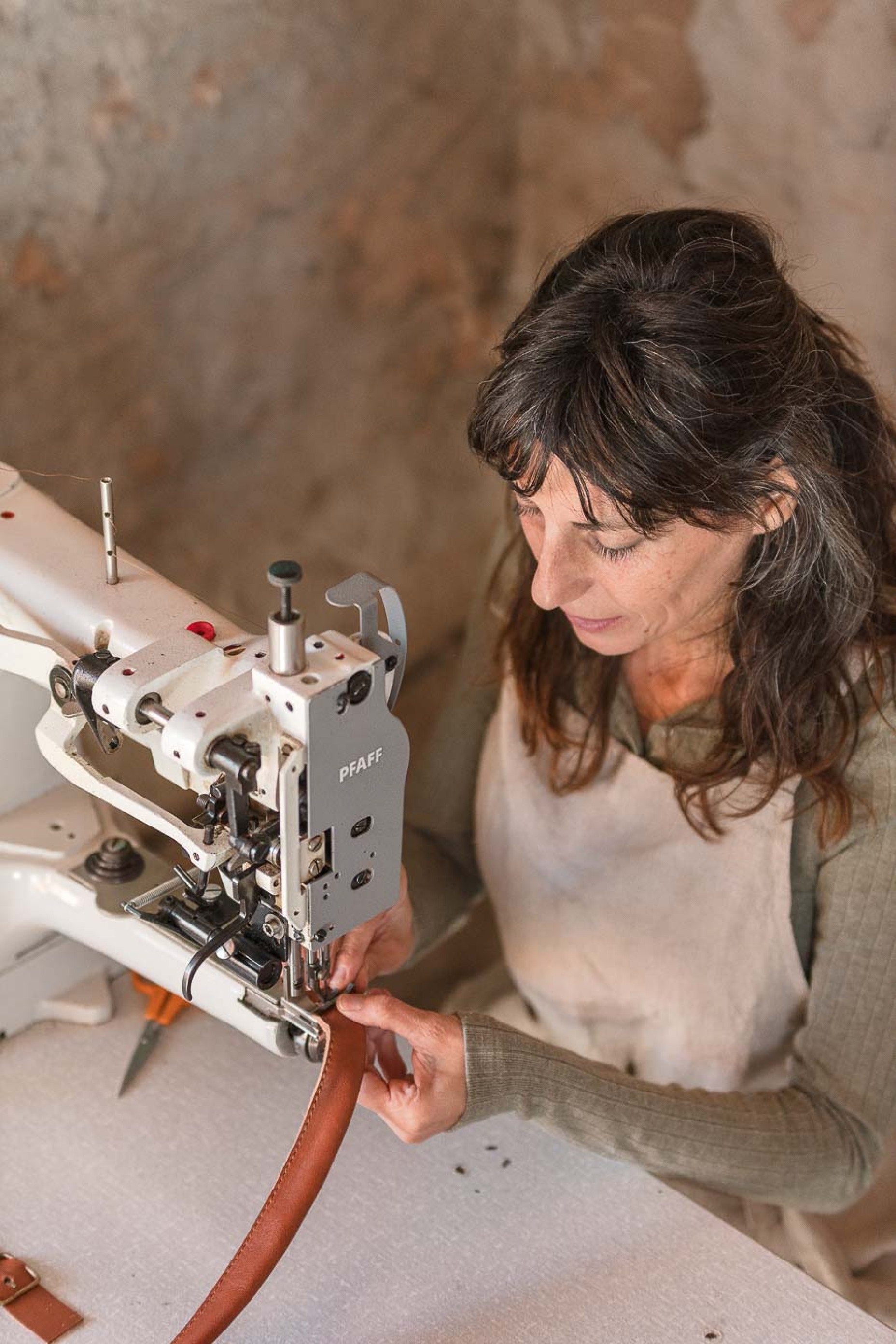 Atelier Nubuckcuir: presentació i demostració del procés artesanal